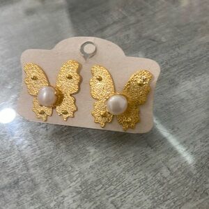 Butterfly Pearl earrings
